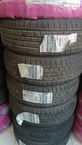 لاستیک کومهو 235/60R18 گل SOLUS KL21